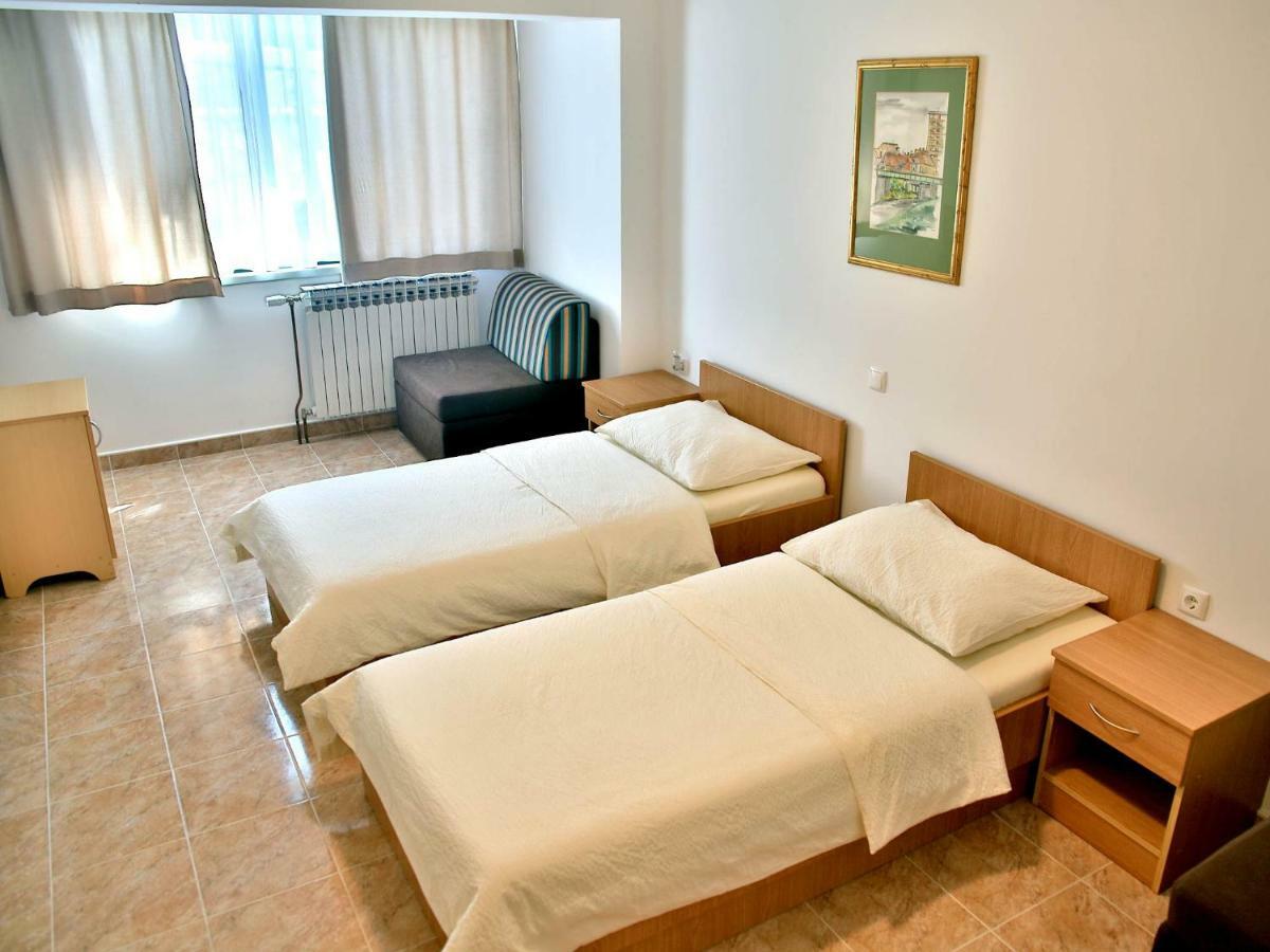 Motel Dobra Duga Resa Eksteriør billede
